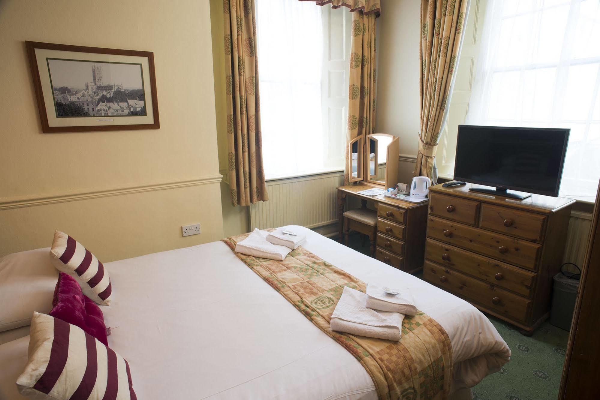 Station Hotel Глостер Екстер'єр фото