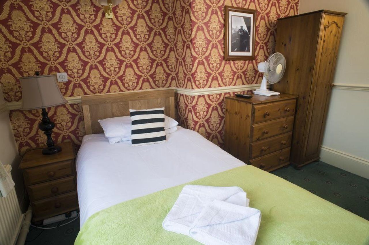 Station Hotel Глостер Екстер'єр фото